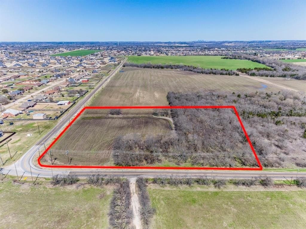 10.02 acres in Ellis County - photo 2