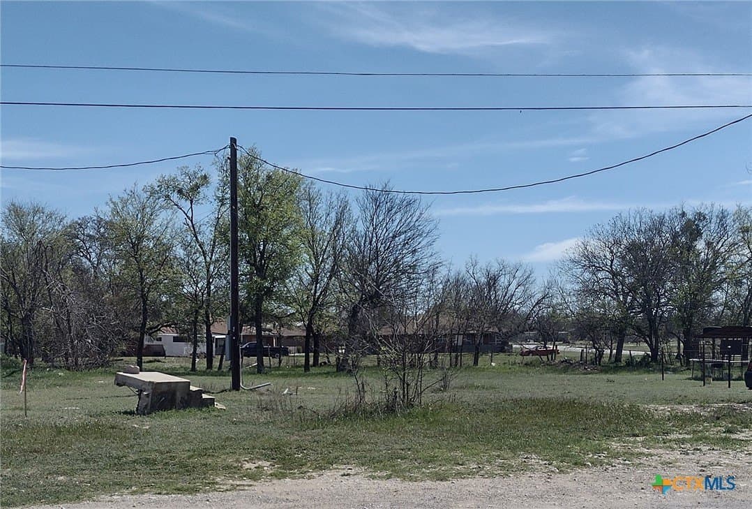N 3rd Street lot: 4