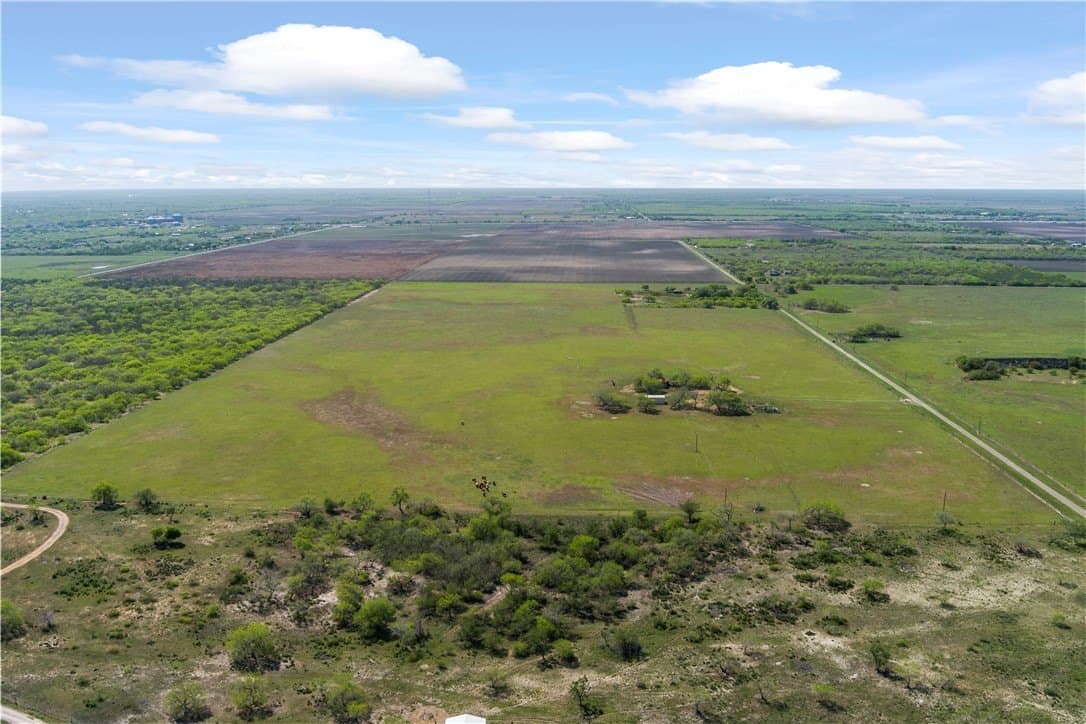 11.81 acres in Kleberg County - photo 2