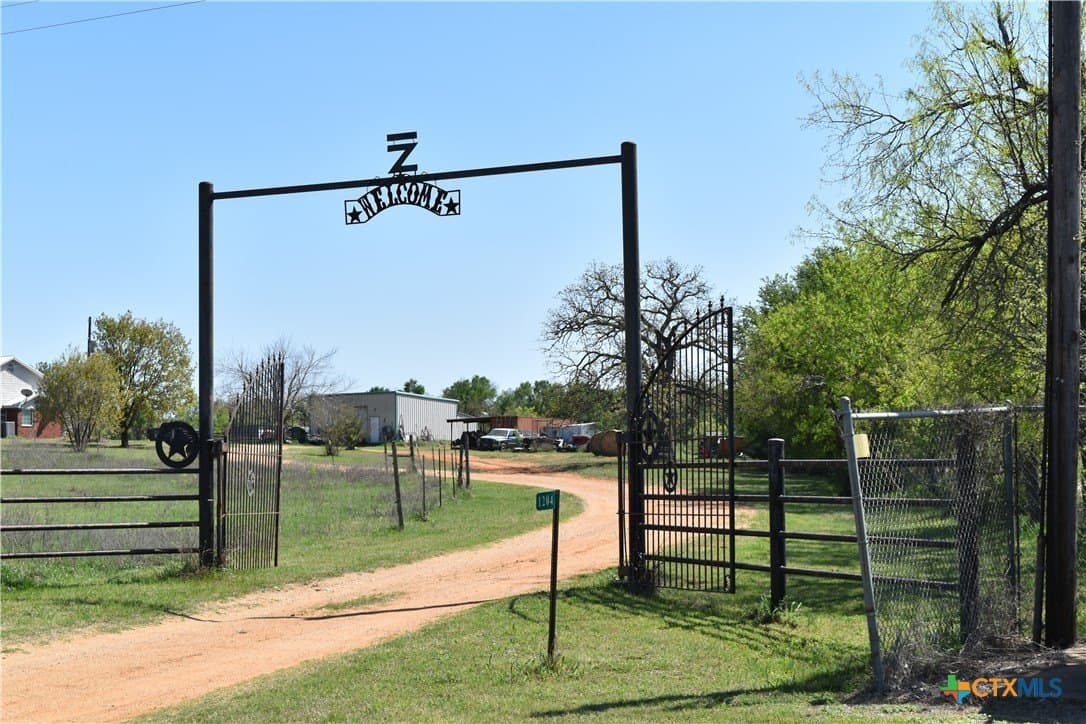 10 acres in Milam County - photo 4