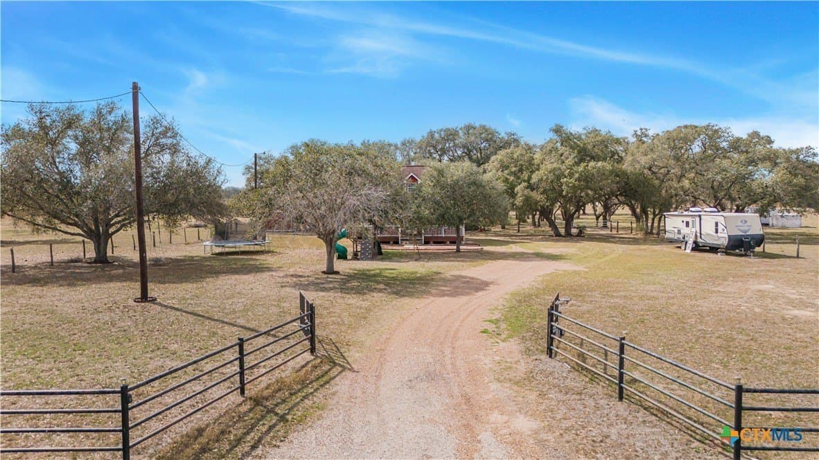 10 acres in Goliad County - photo 3