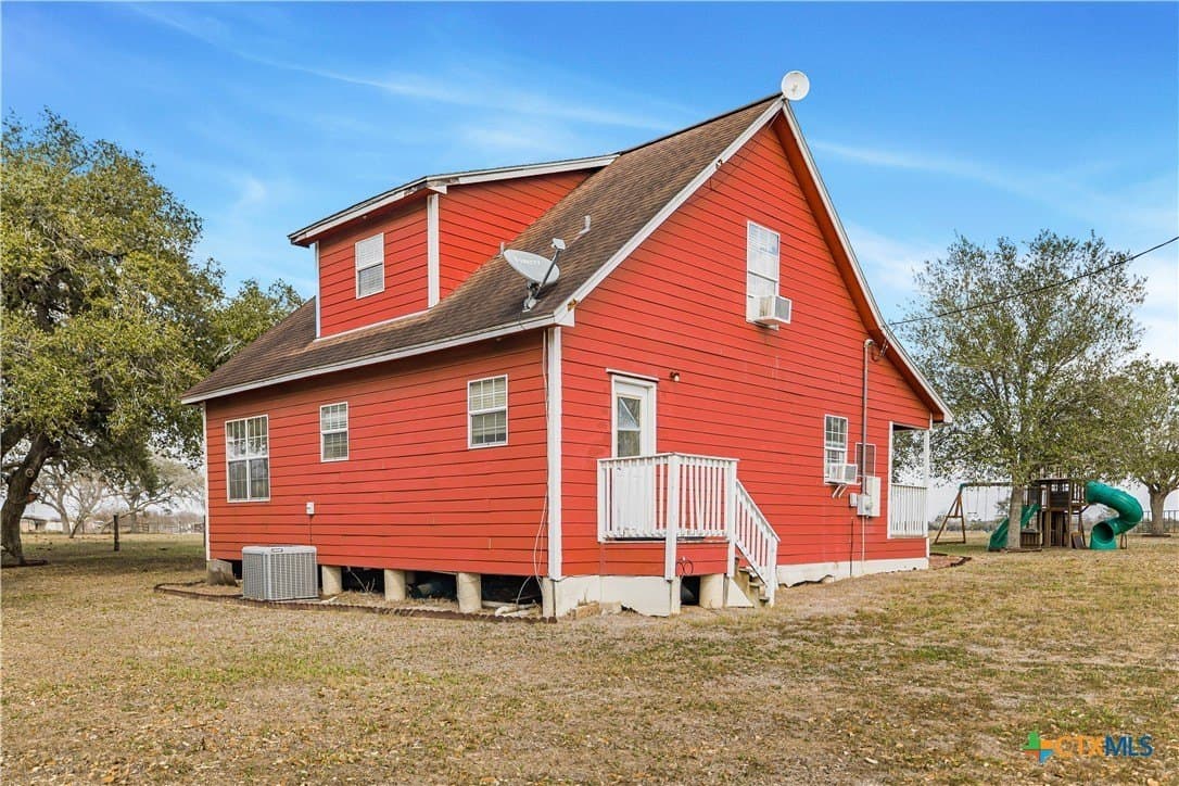 10 acres in Goliad County - photo 40