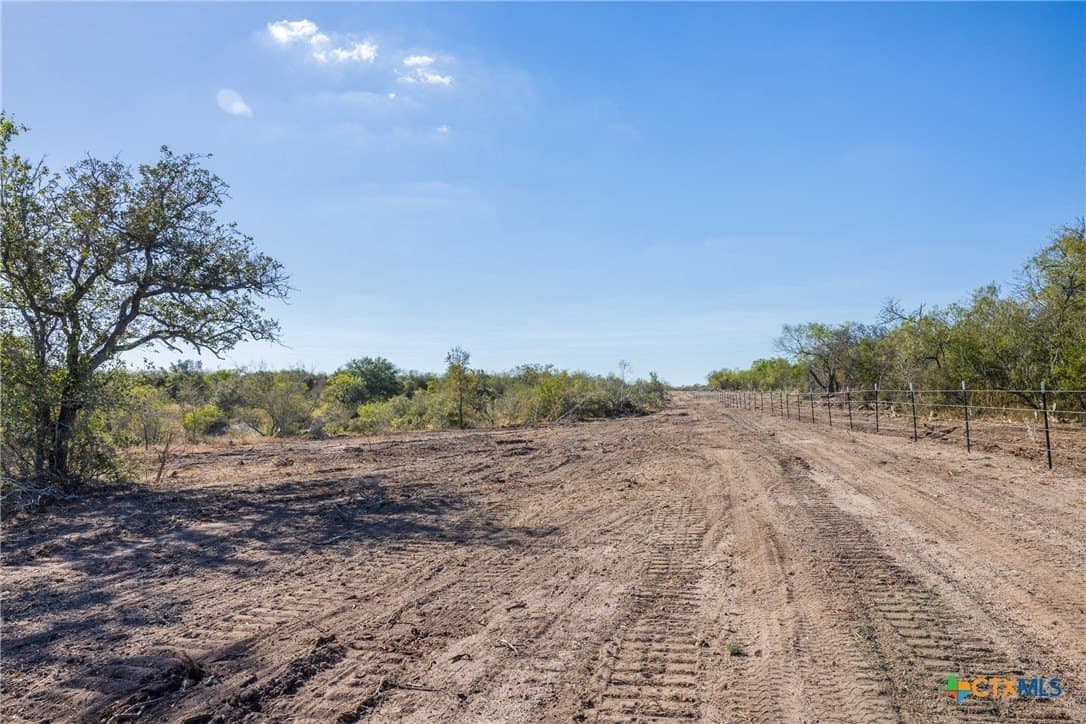 11.55 acres in Gonzales County - photo 3