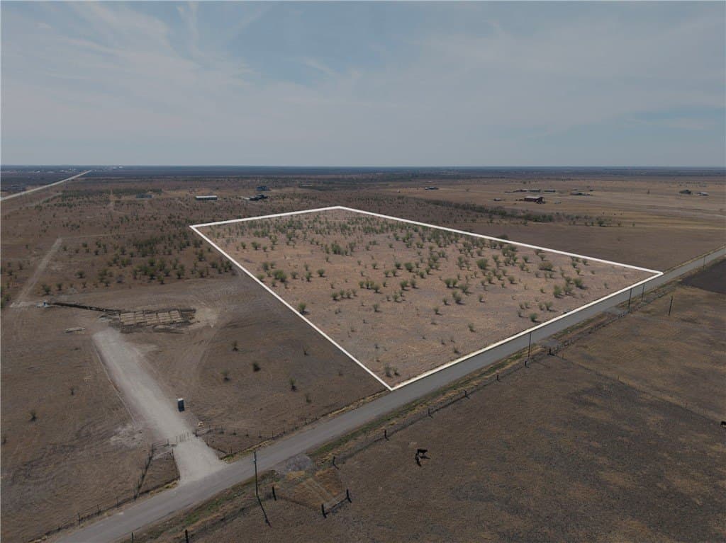 20.2 acres in Nueces County - photo 2
