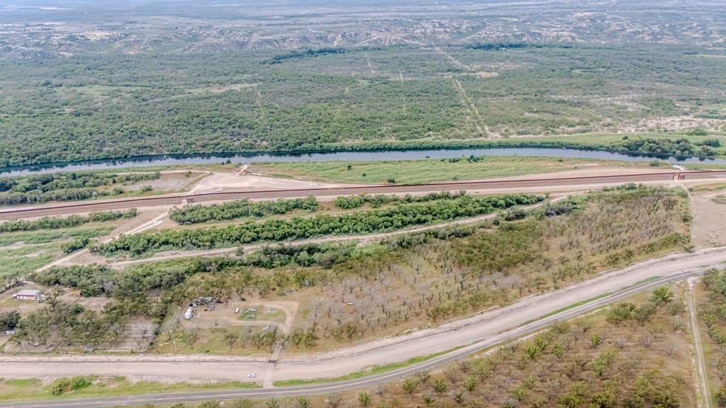15 acres in Maverick County - photo 3