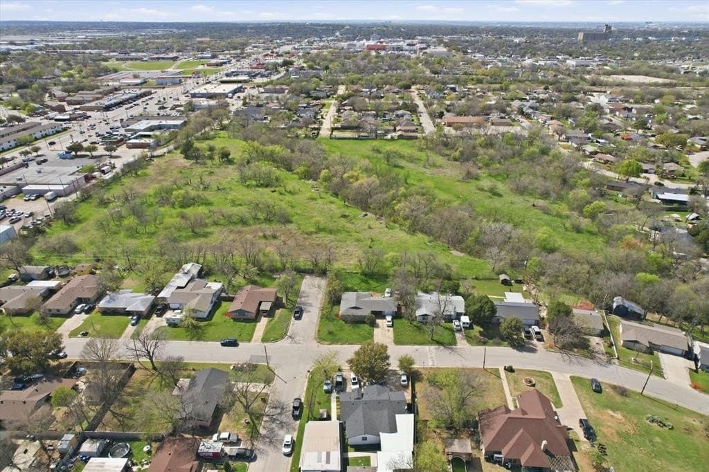 13.69 acres in Tarrant County - photo 2