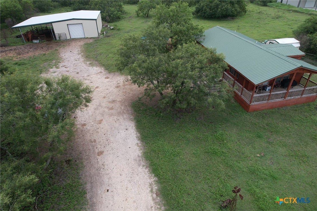 10 acres in Victoria County - photo 4
