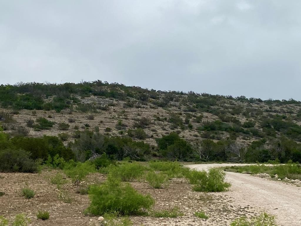 327.44 acres in Val Verde County - photo 42