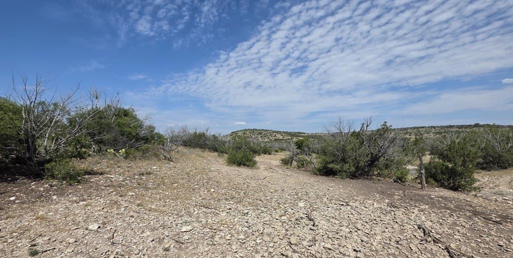 327.44 acres in Val Verde County - photo 10