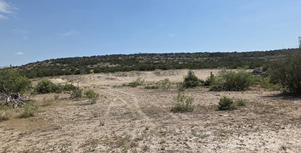 327.44 acres in Val Verde County - photo 5