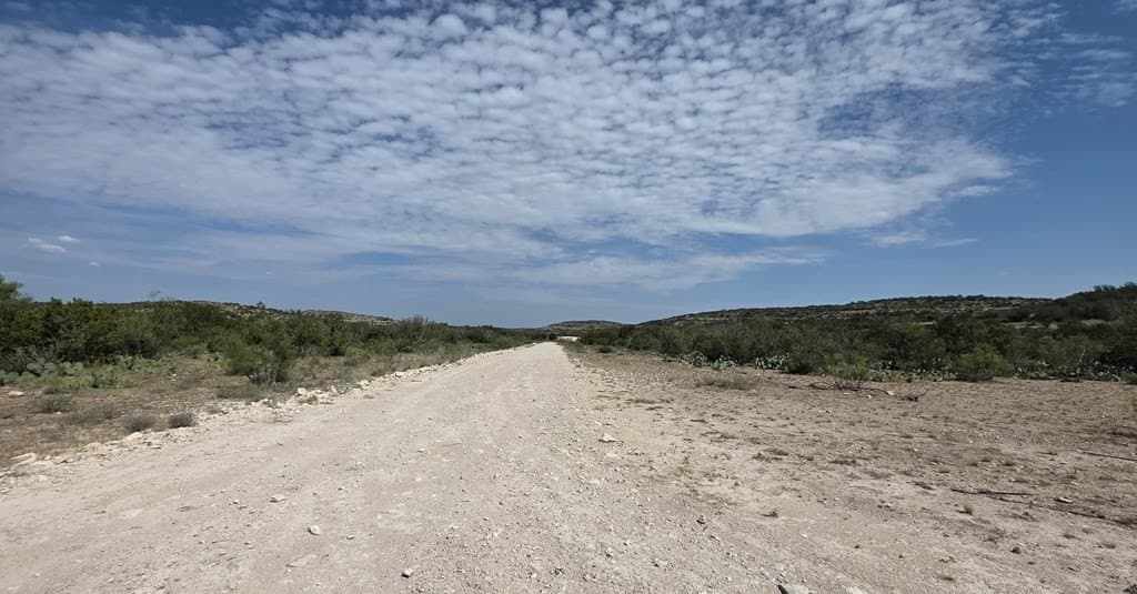 327.44 acres in Val Verde County - photo 4