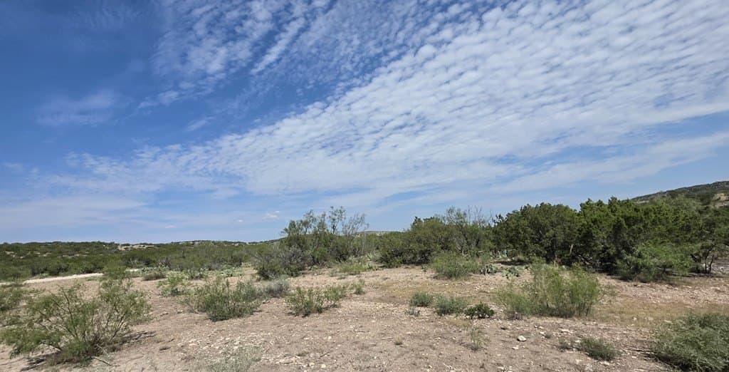 327.44 acres in Val Verde County - photo 3