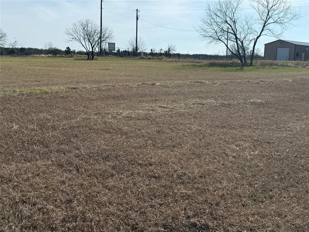 1.01 acres in Navarro County - photo 15