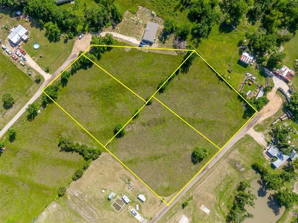 1.42 acres in Lamar County - photo 2