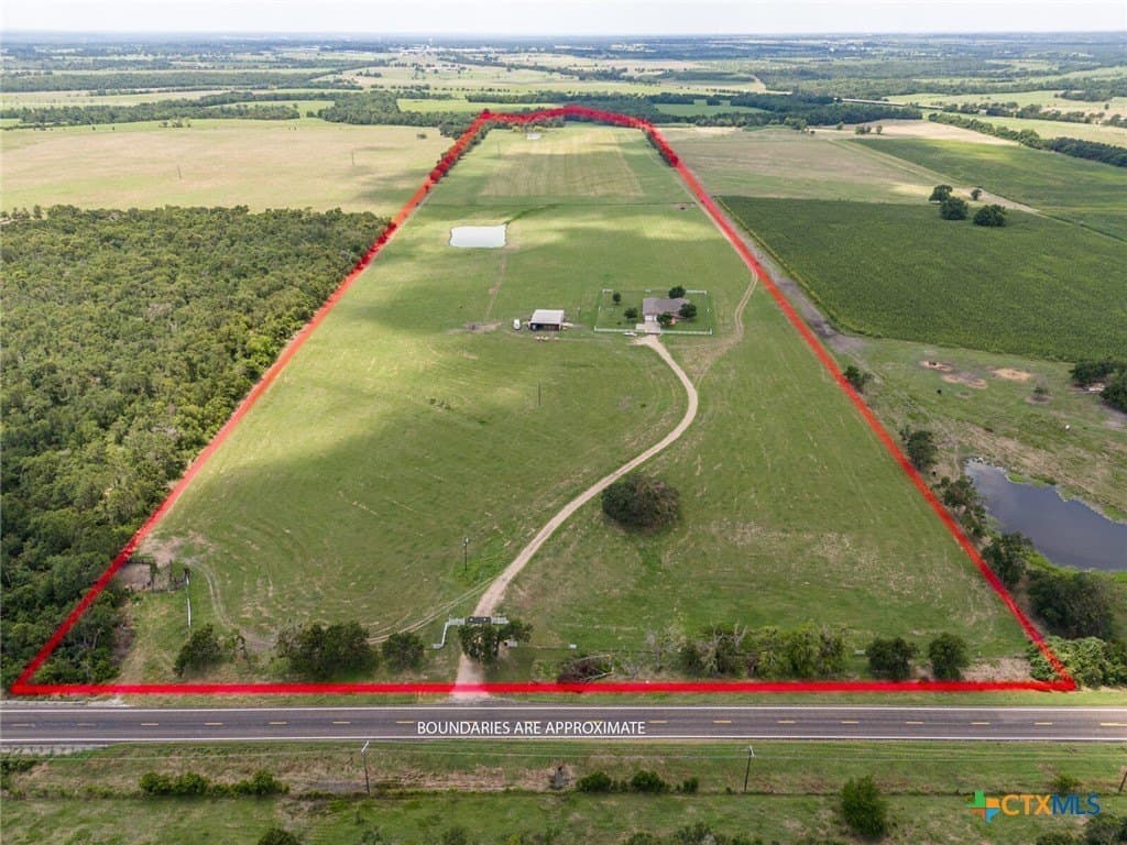 61.7 acres in Milam County - photo 2