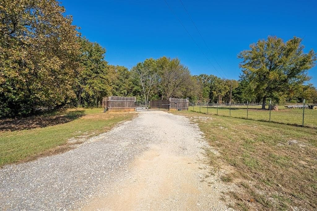 10.98 acres in Cooke County - photo 33