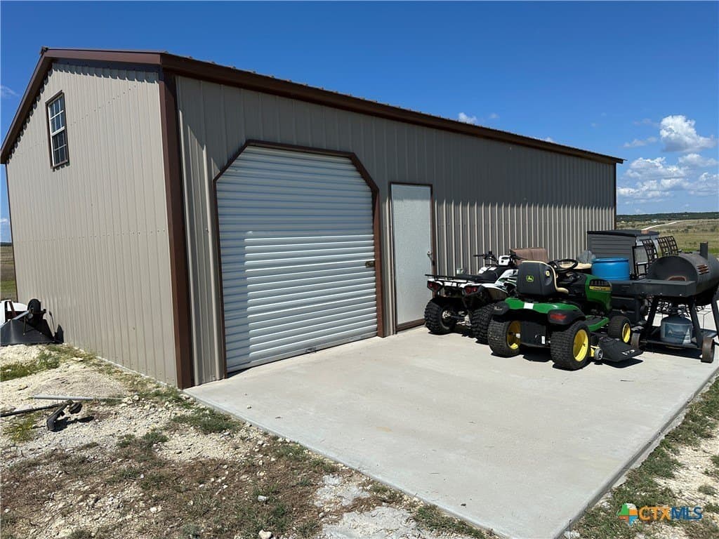 25.01 acres in Lampasas County - photo 2