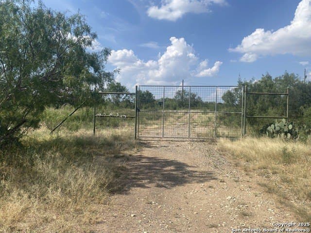 19.66 acres in Uvalde County - photo 7
