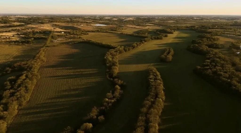 160.73 acres in Ellis County - photo 9