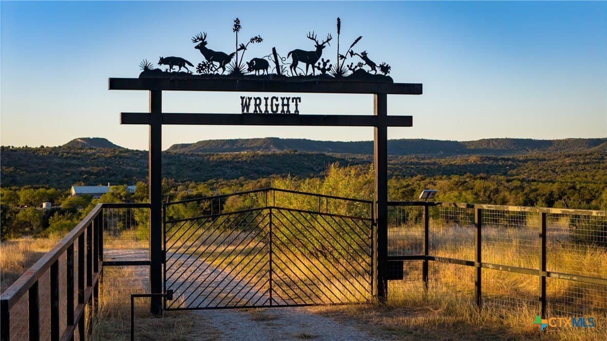 316 acres in Llano County - photo 2