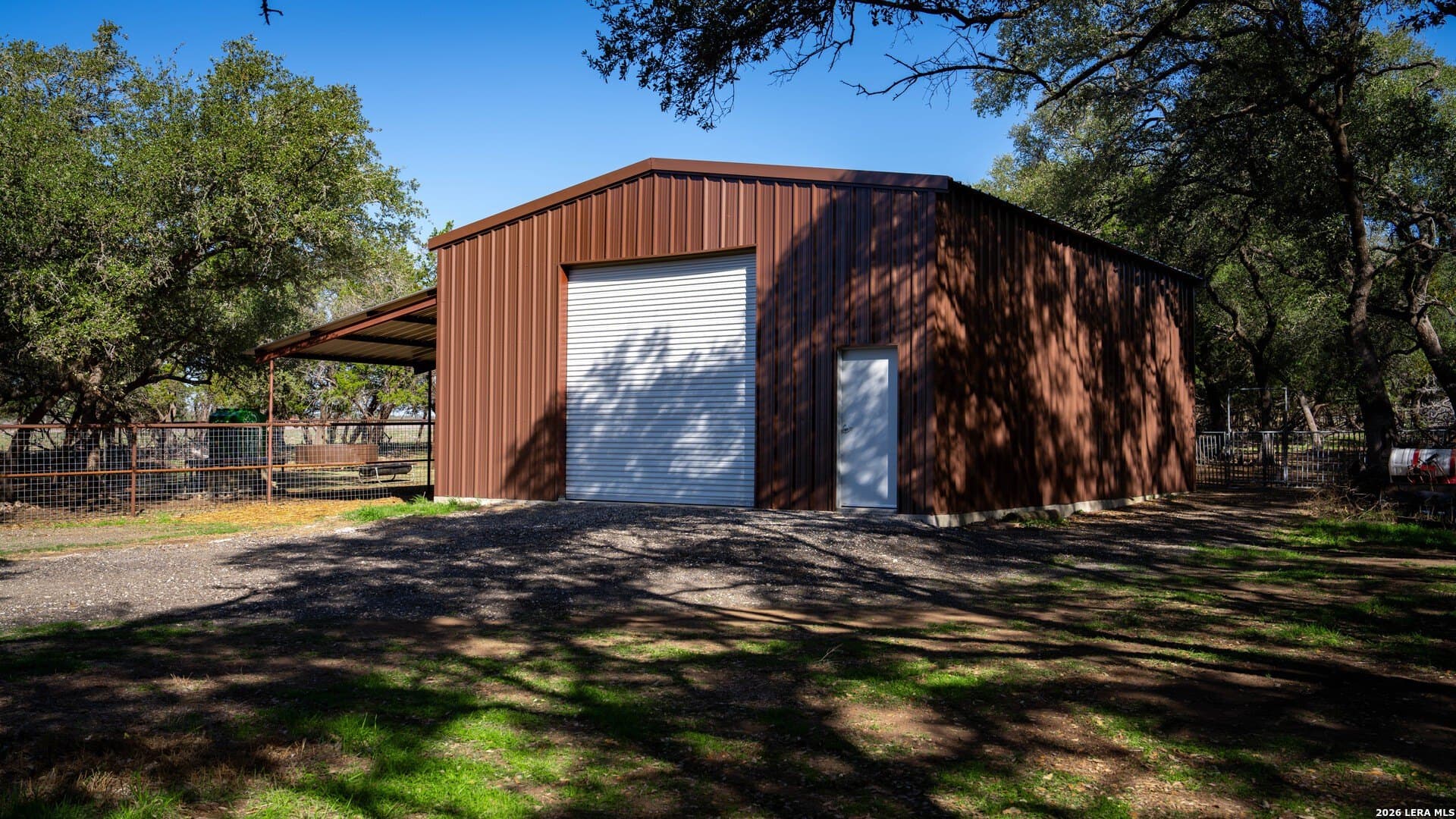 20 acres in Comal County - photo 3