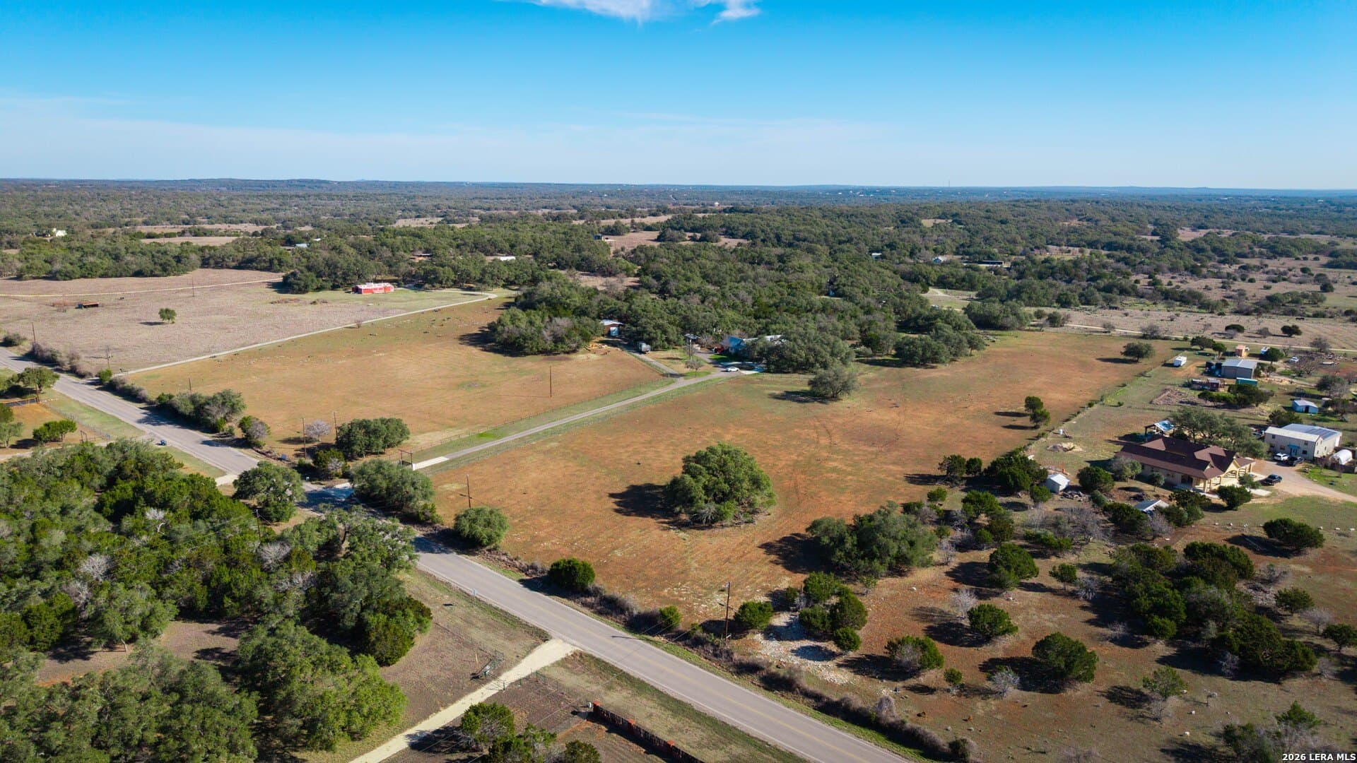 20 acres in Comal County - photo 2