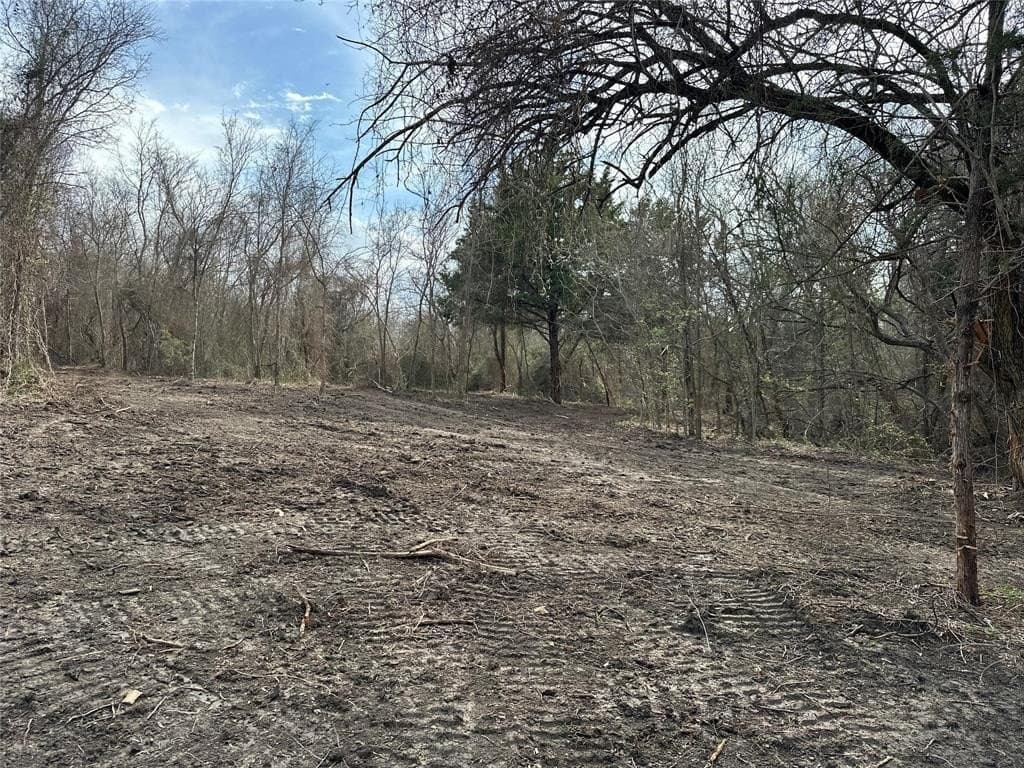 5.35 acres in Ellis County - photo 4
