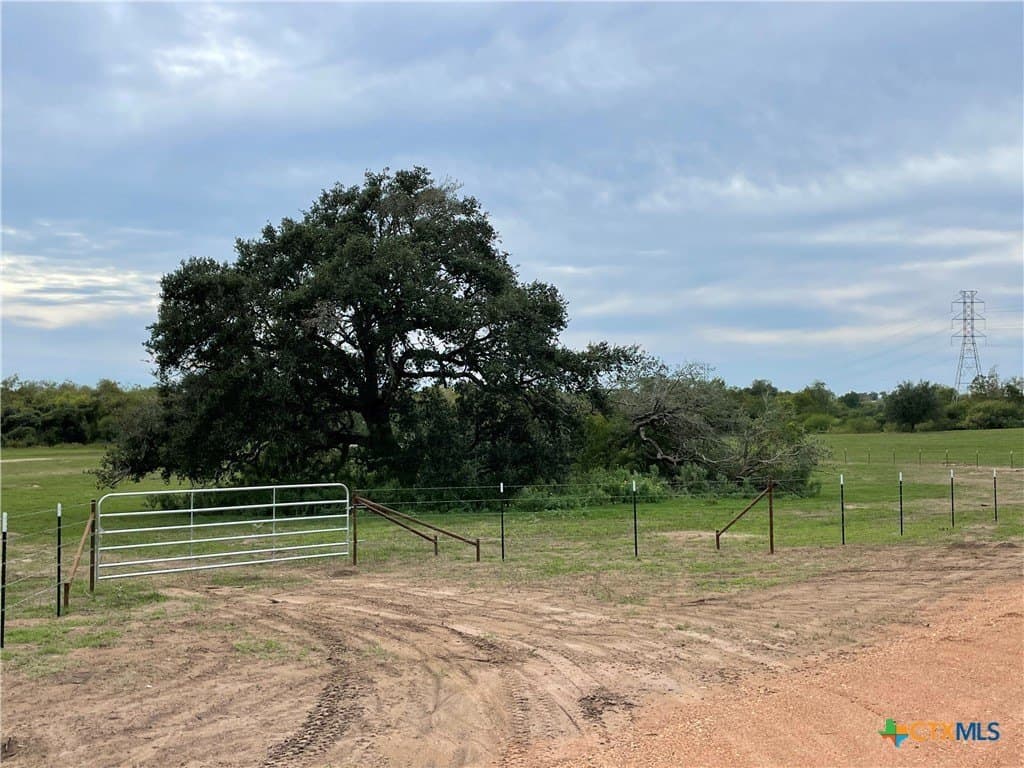 7.3 acres in Victoria County - photo 2