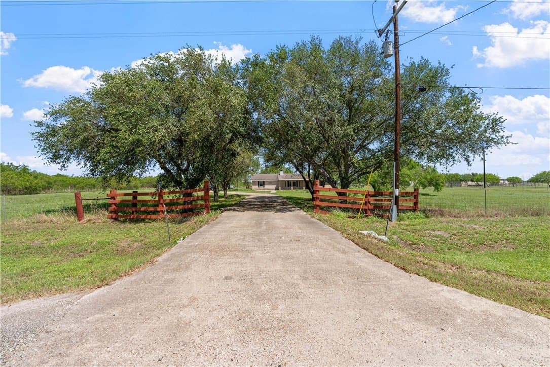 10 acres in San Patricio County - photo 2