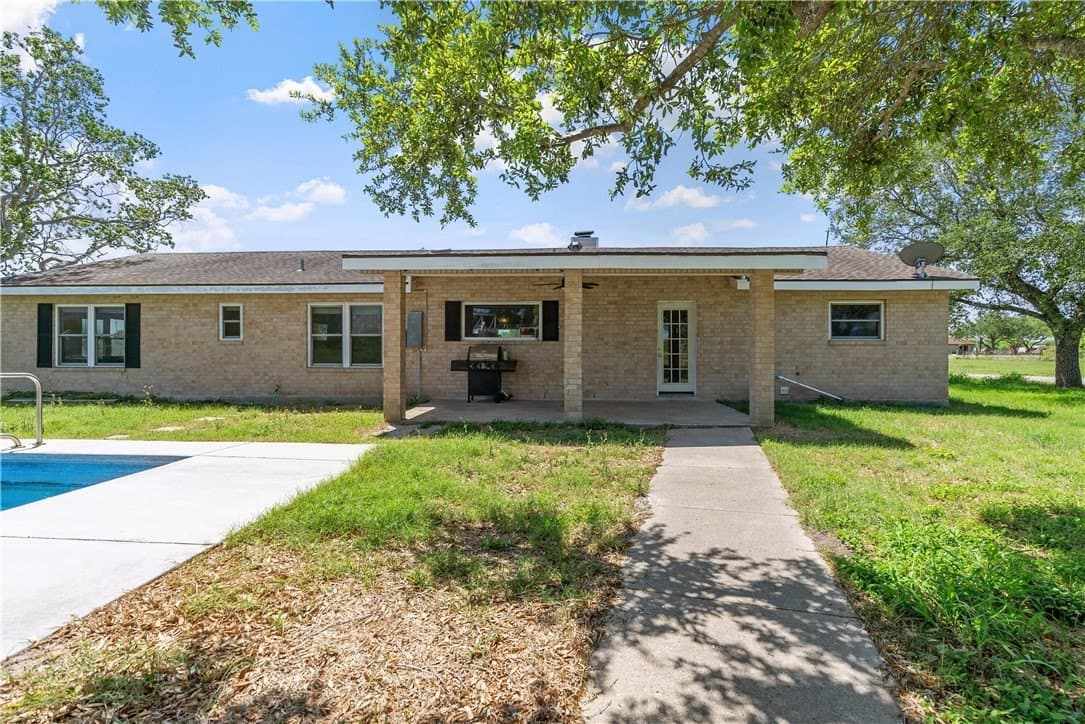 10 acres in San Patricio County - photo 4