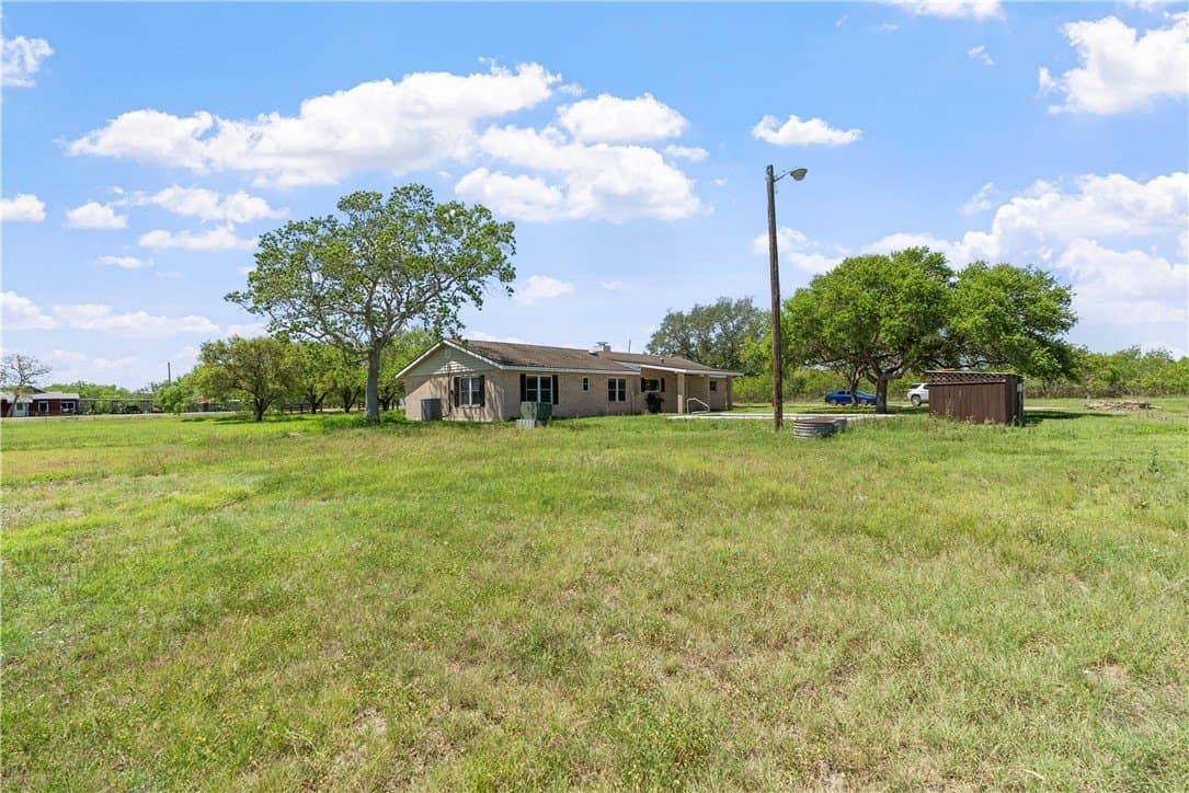 10 acres in San Patricio County - photo 5
