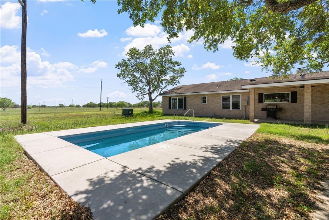 10 acres in San Patricio County - photo 35