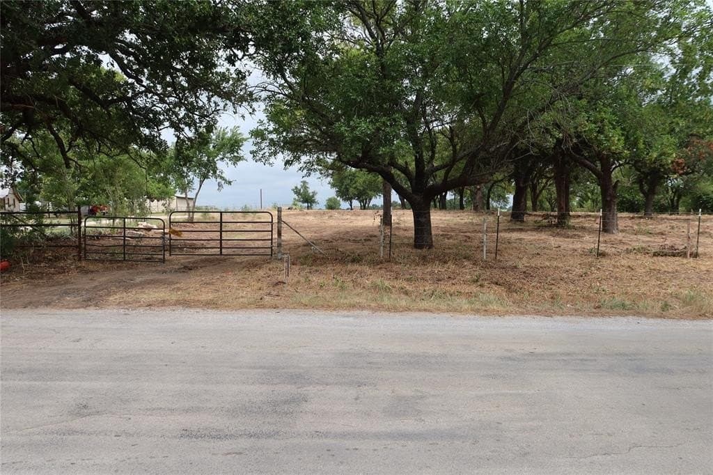 5.58 acres in Montague County - photo 4