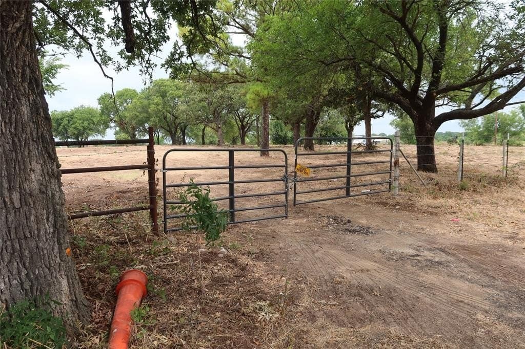 5.58 acres in Montague County - photo 3