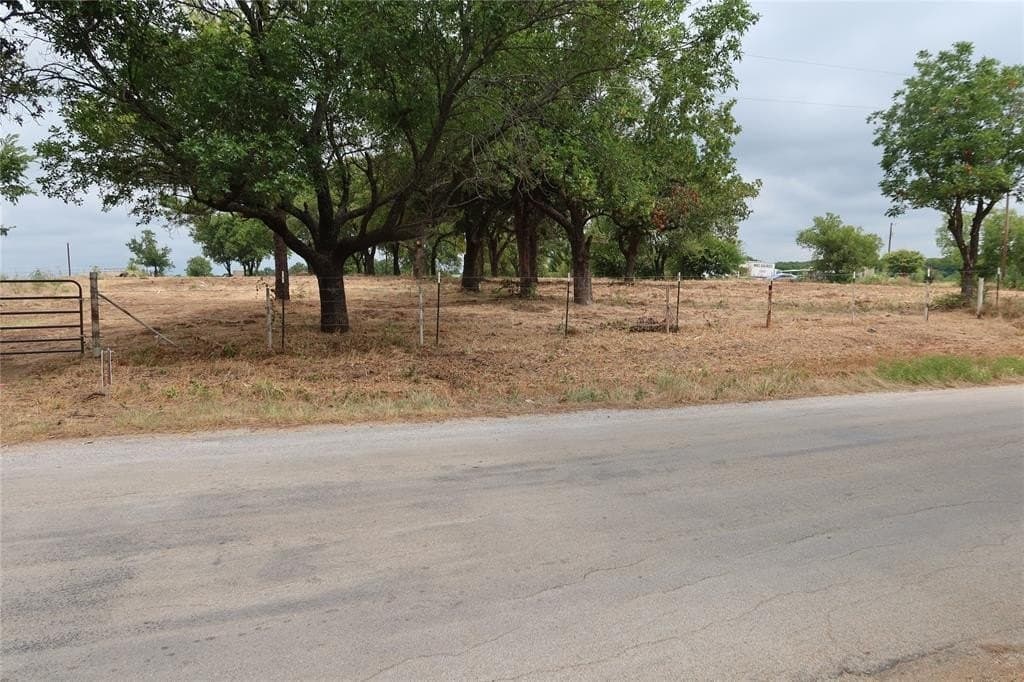 5.58 acres in Montague County - photo 5