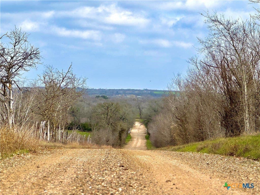 10.18 acres in Gonzales County - photo 7