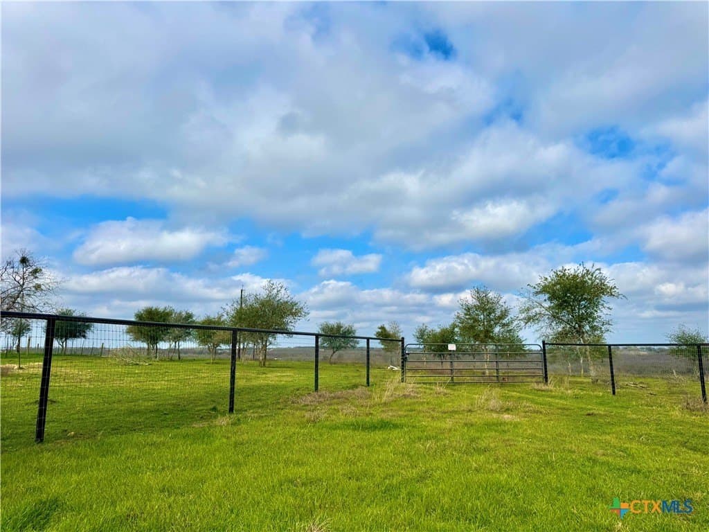 10.18 acres in Gonzales County - photo 8