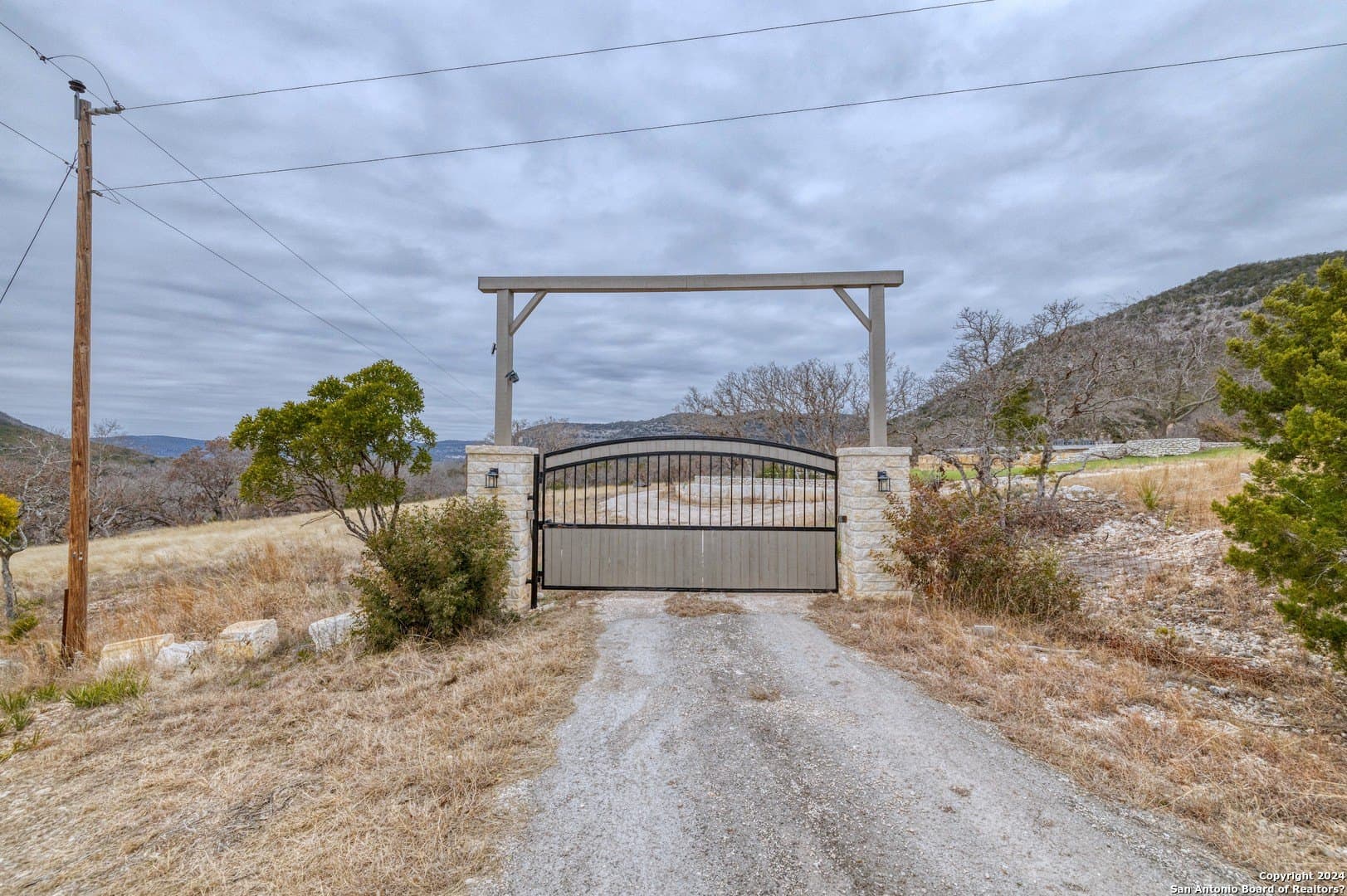 42 acres in Real County - photo 36
