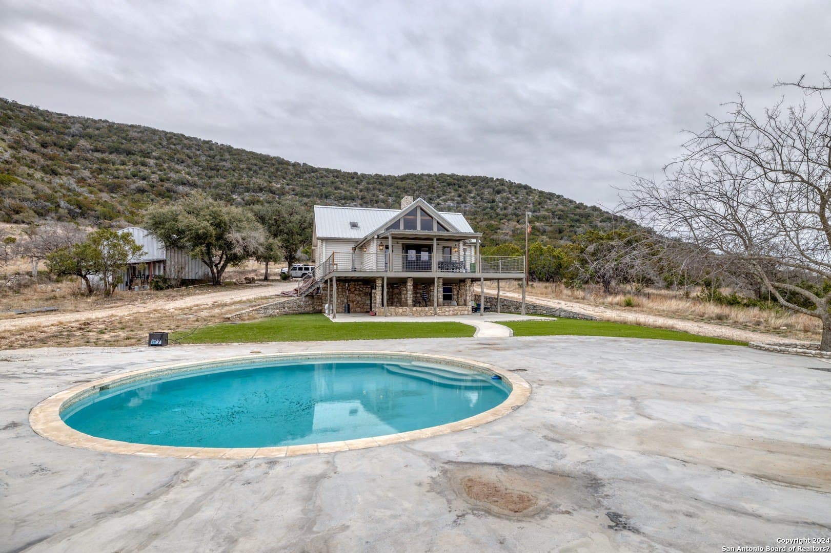 42 acres in Real County - photo 32