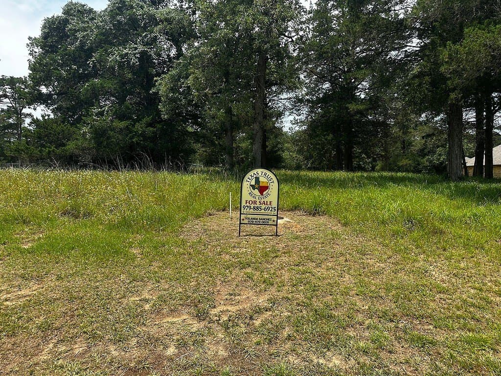 0.31 acres in Colorado County - photo 3