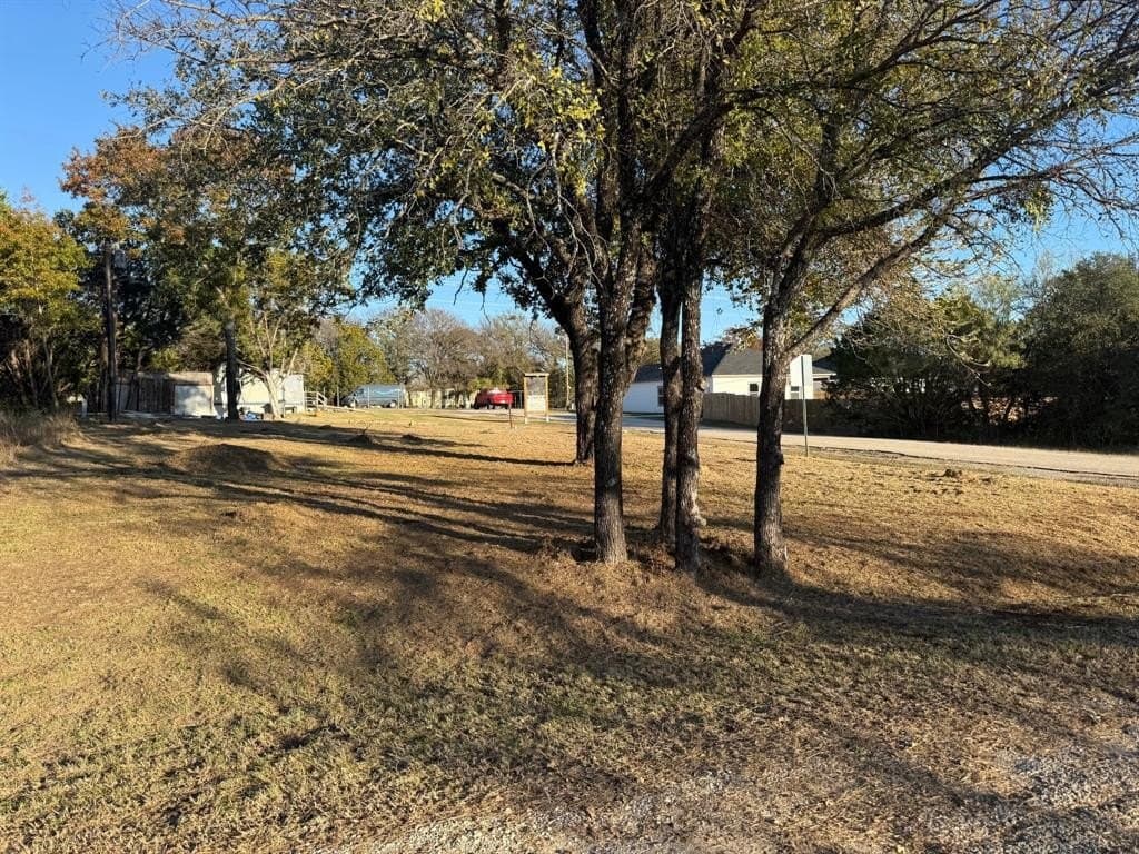 0.04 acres in Hood County - photo 3