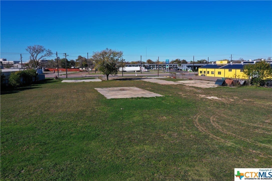 4.58 acres in Victoria County - photo 6