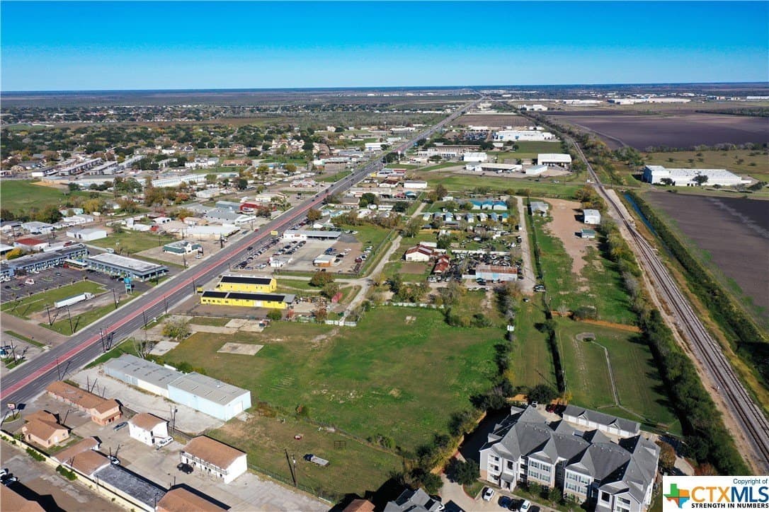 4.58 acres in Victoria County - photo 5