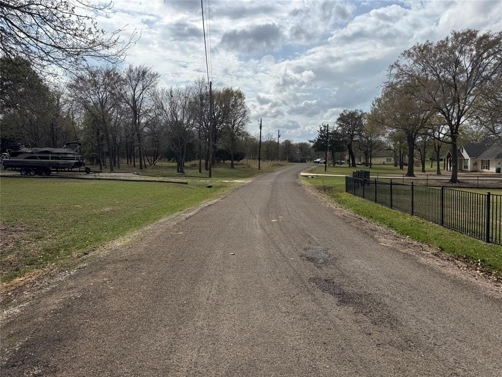 0.5 acres in Navarro County - photo 10