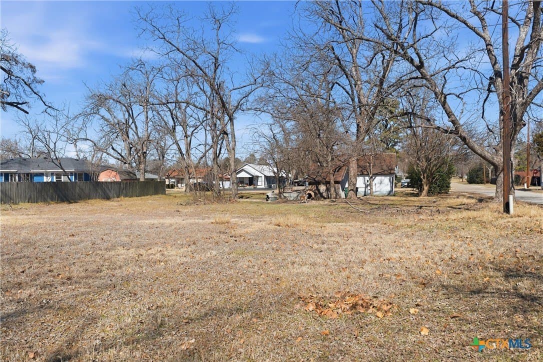0.25 acres in Milam County - photo 2
