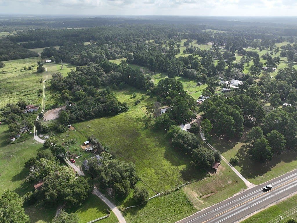 5.72 acres in Grimes County - photo 5