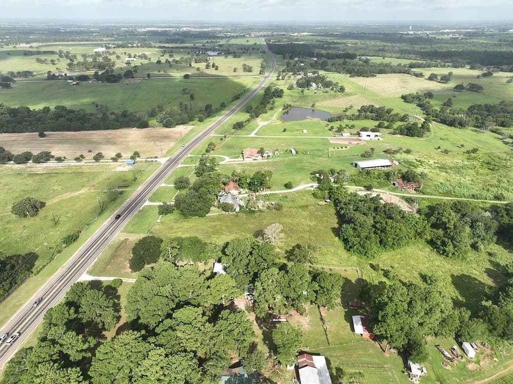 5.72 acres in Grimes County - photo 4
