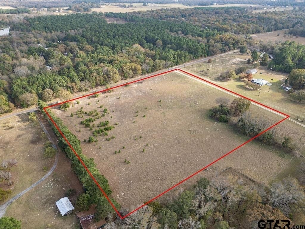 10 acres in Smith County - photo 4