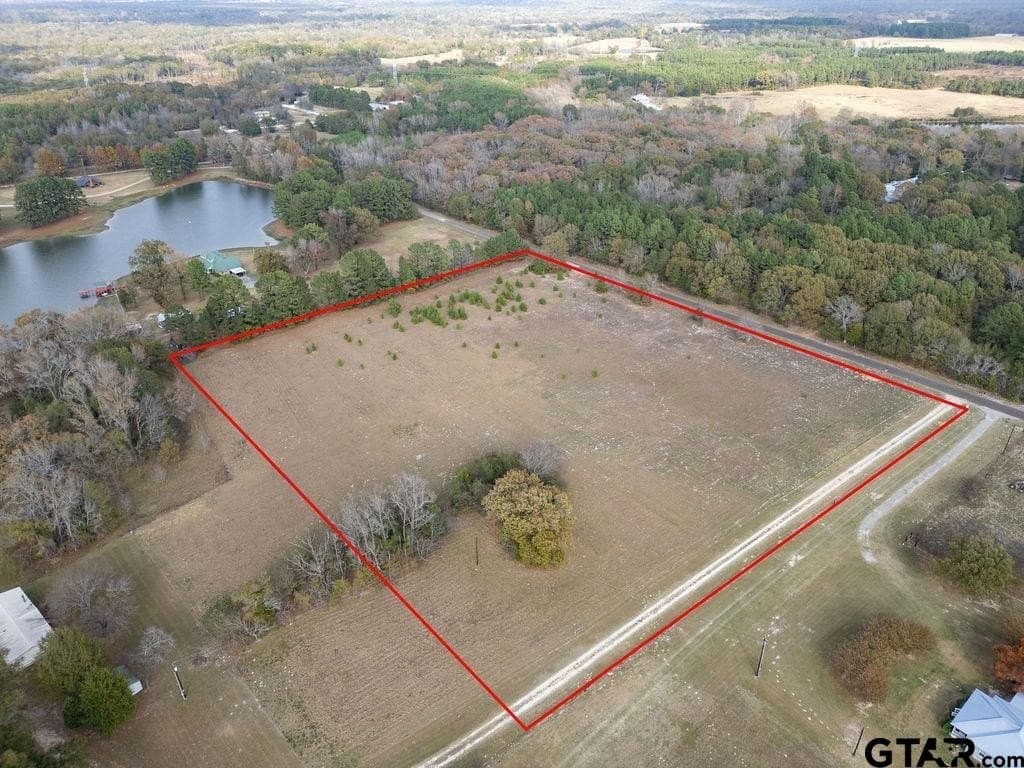 10 acres in Smith County - photo 2