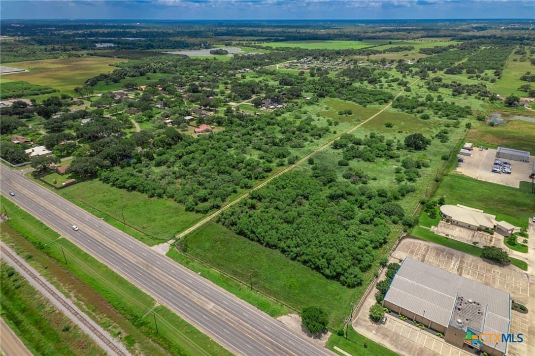 68 acres in Victoria County - photo 7